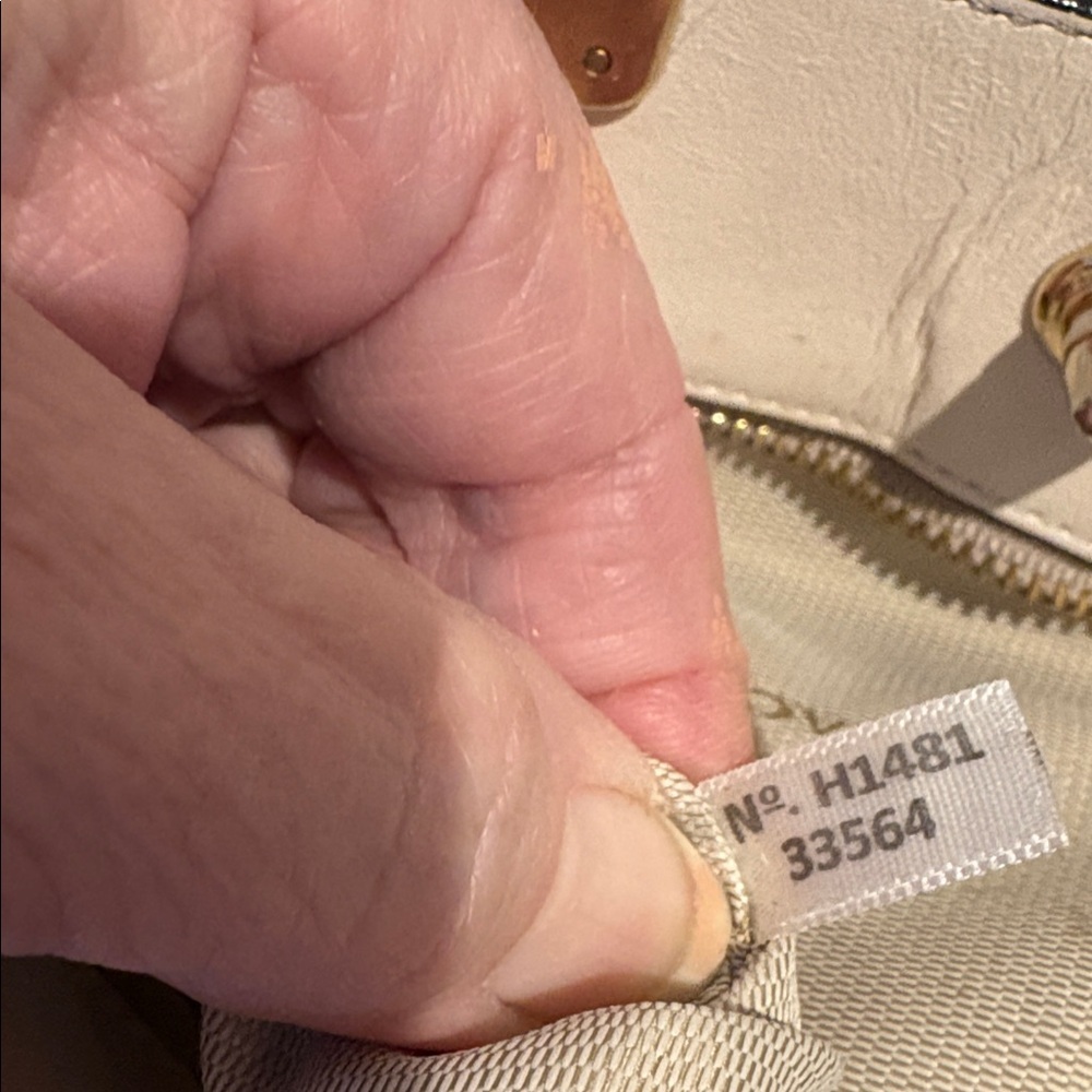 Coach Satchel Crossbody bag smooth leather cream/gold tone 4 turn locks EUC - Picture 17 of 17